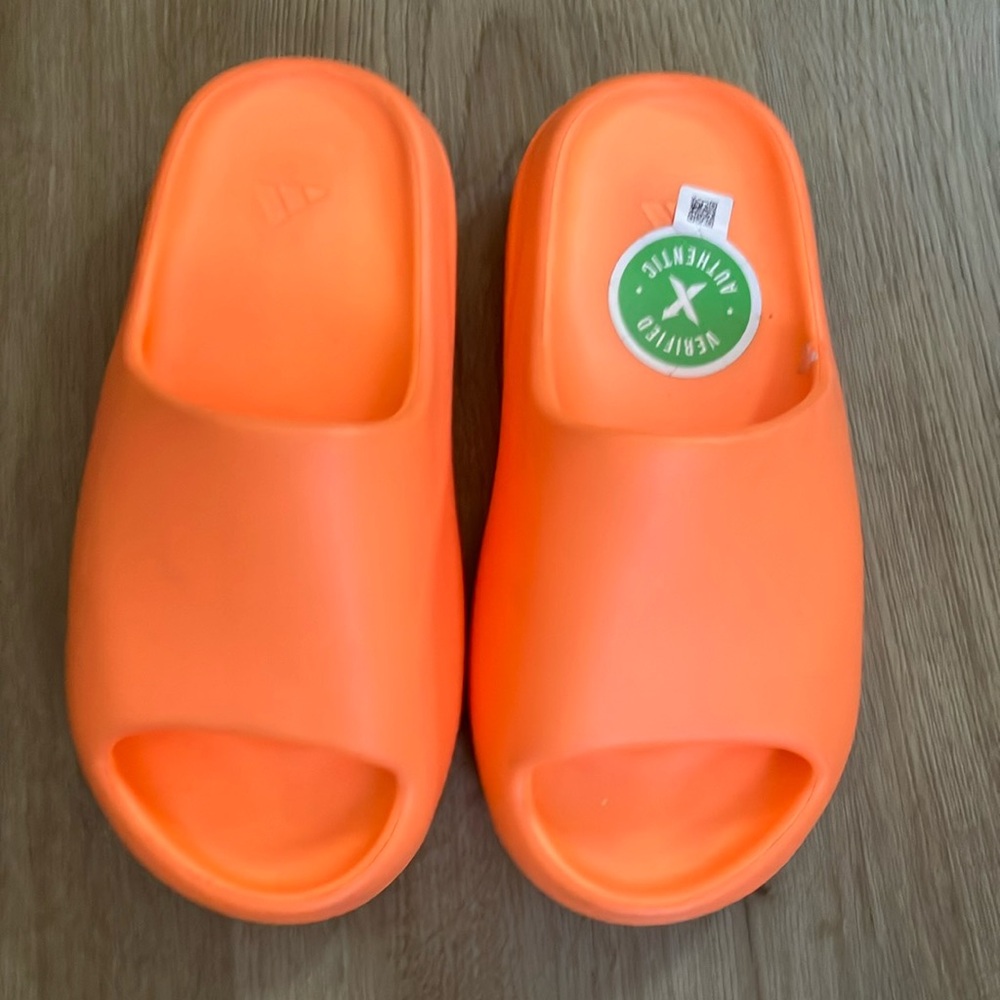 Used women’s Yeezy slippers